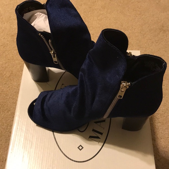 Blue Velvet size 8 open toe ankle boots. - Picture 6 of 6